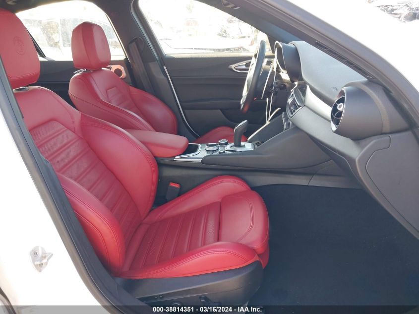 Alfa Romeo Giulia VELOCE RWD 2.0 2023