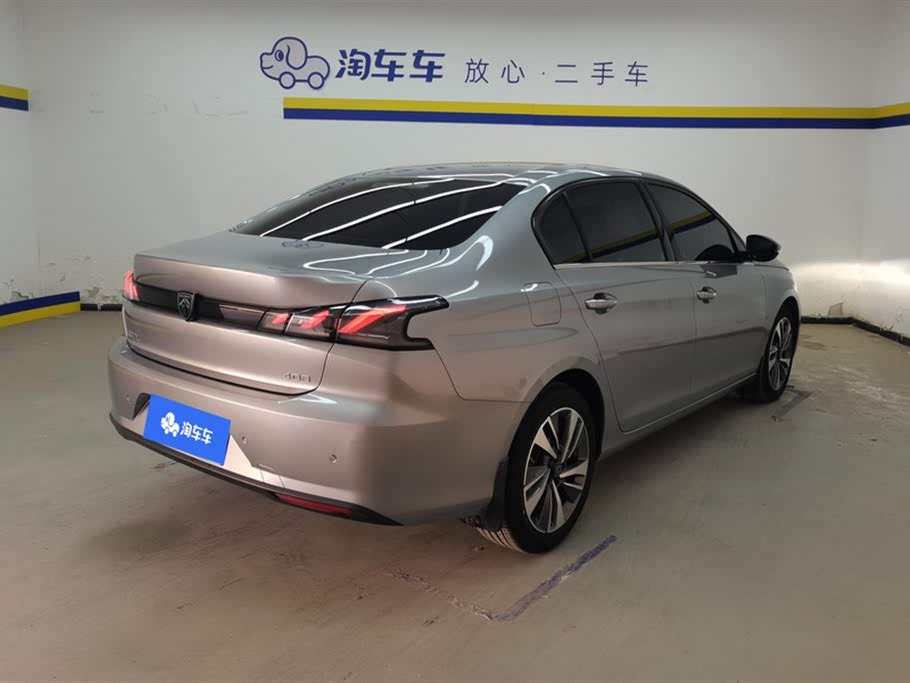 Peugeot 408 1.6T "Версия, стремящаяся к свету" 2022 года
