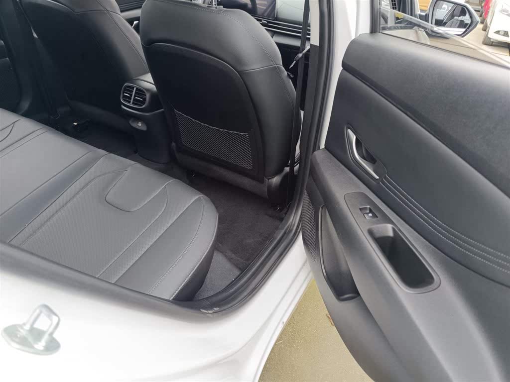 Hyundai Elantra 2022 1.5L CVT GLS Leading Edition