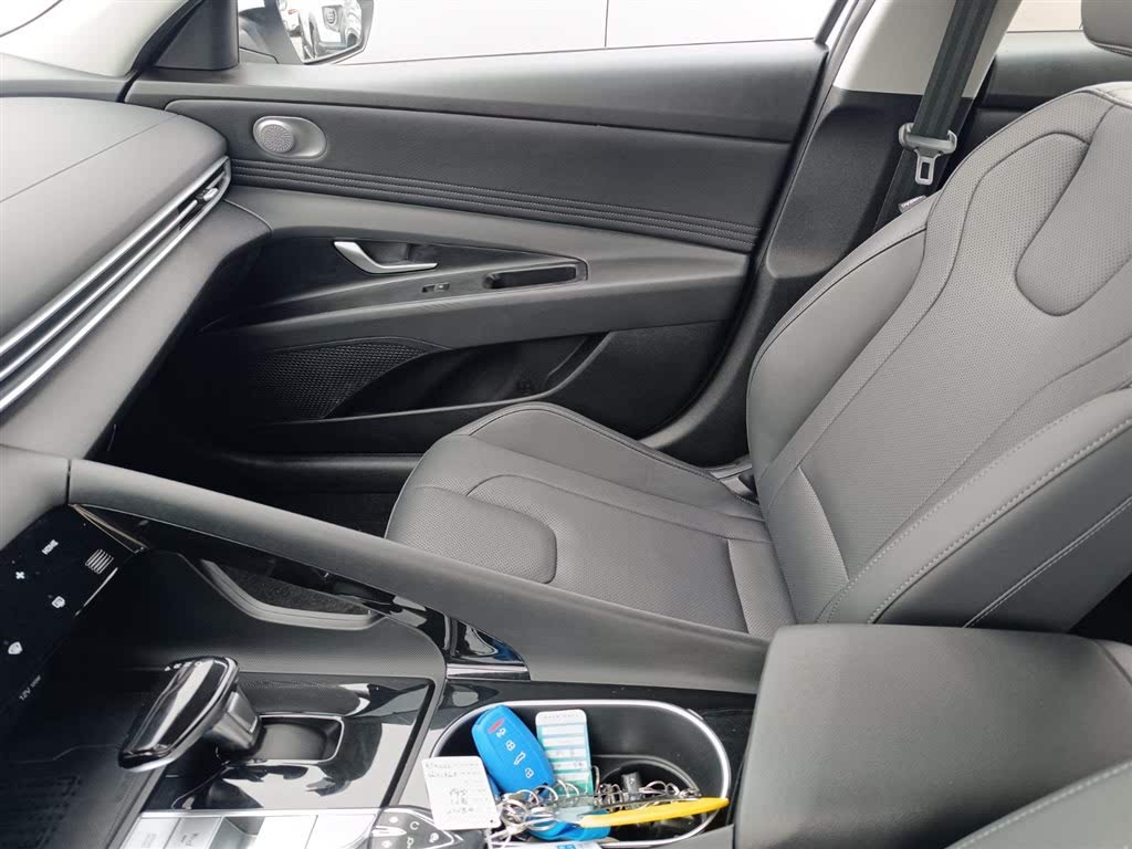 Hyundai Elantra 2022 1.5L CVT GLS Leading Edition