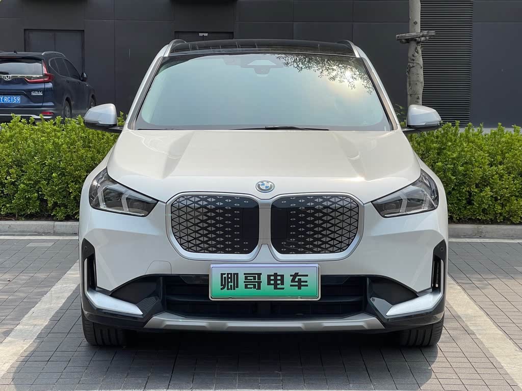 BMW iX1 2023 eDrive25L X Design