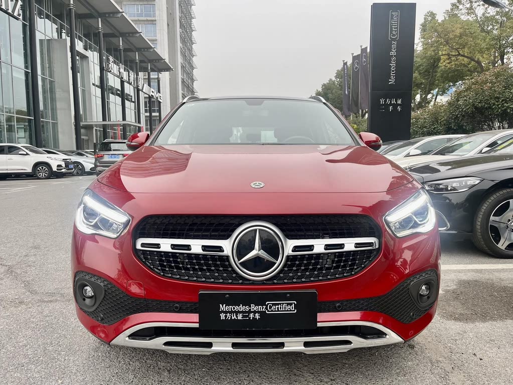 Mercedes-Benz GLA 200 2022 года