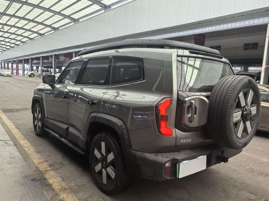 Deepal G318 2024 года, полноприводная версия с пневмоподвеской.