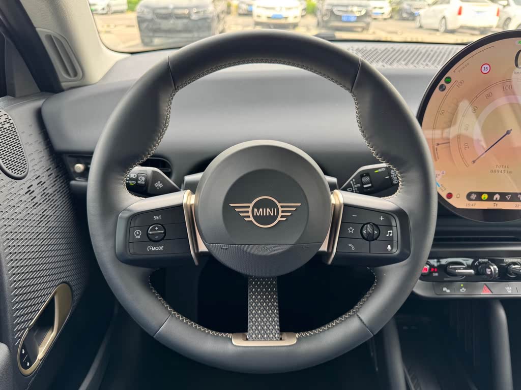 Электрический MINI Cooper COOPER E Classic 2024 модельного года, запас хода 456 км