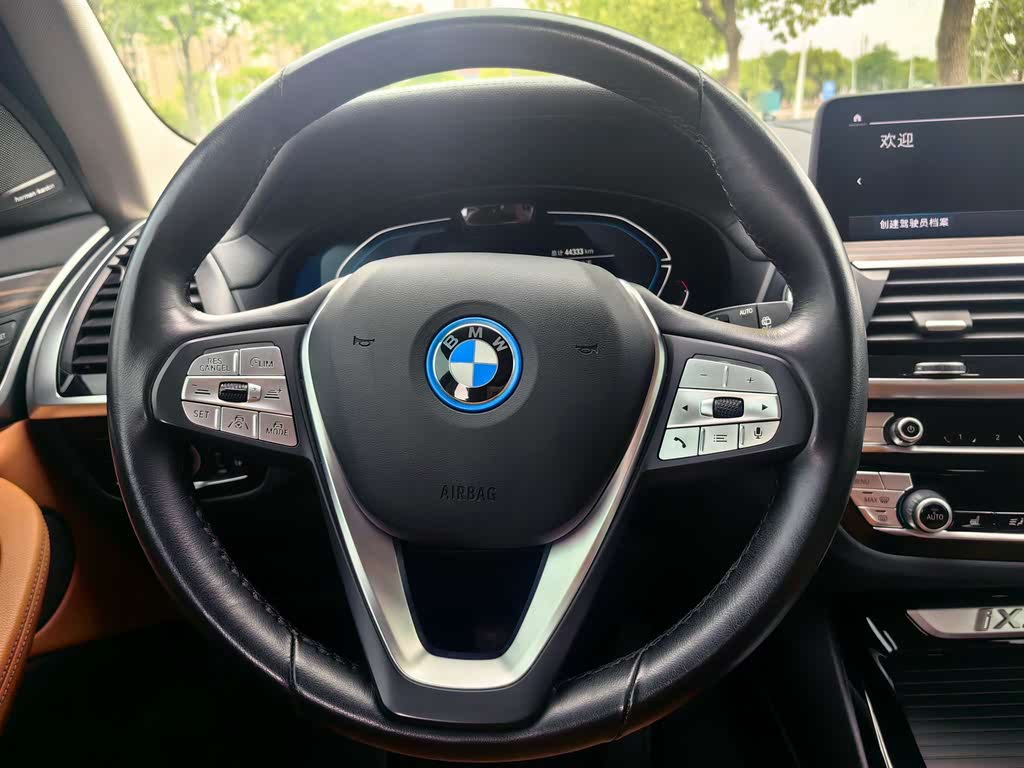 BMW iX3 2021 Leading Edition
