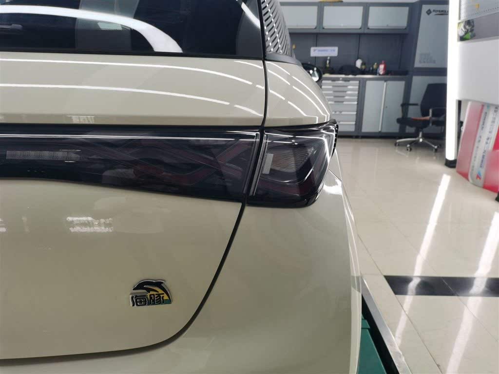 BYD Dolphin 2023 420km Fashion Edition
