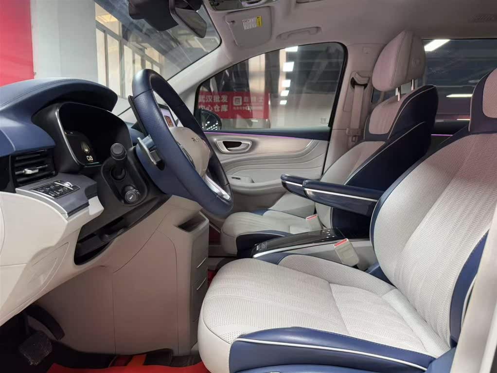 Roewe iMAX8 400TGI Supreme (2021)