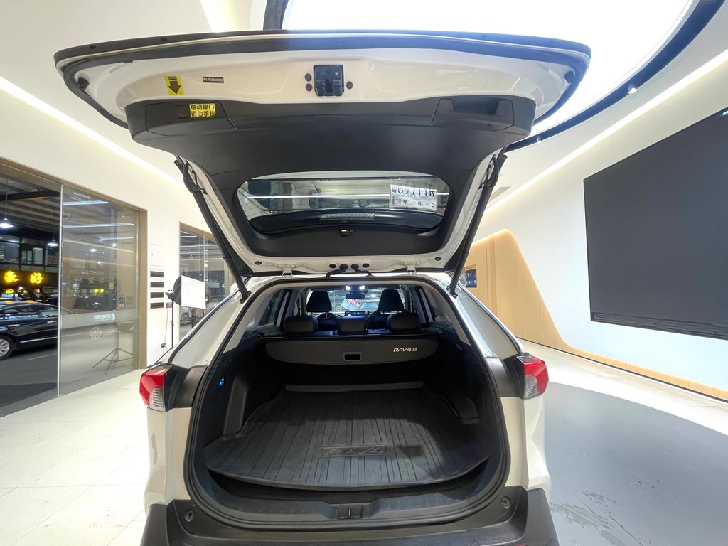 Toyota RAV4 Hybrid E+ 2WD Urban Pro 2.5L 2022