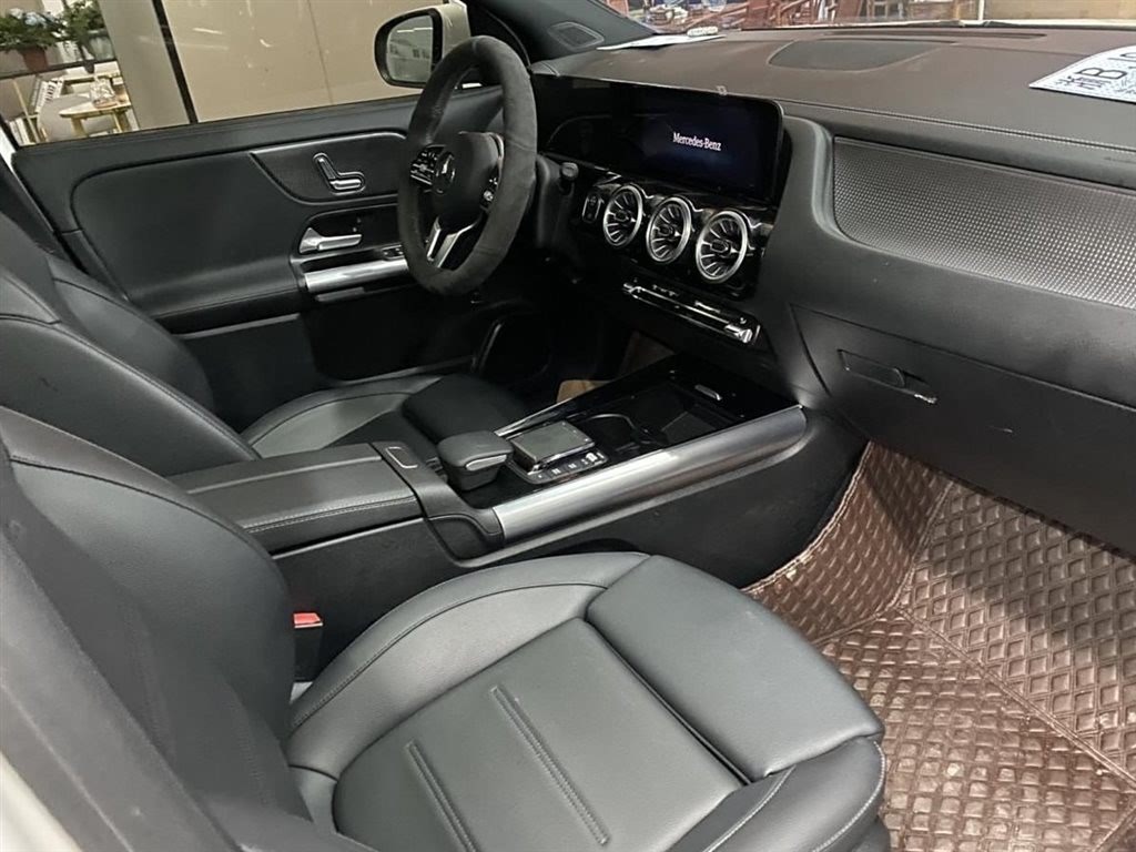 Mercedes-Benz GLA 180 (2020)