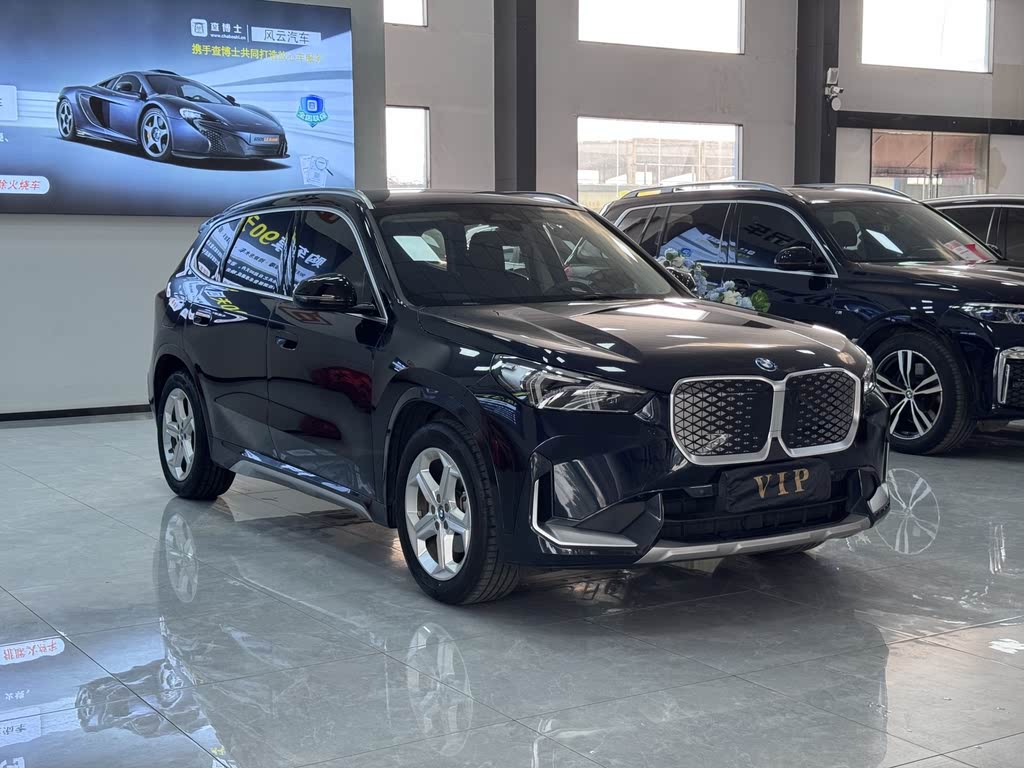 BMW iX1 2023 eDrive25L X Design