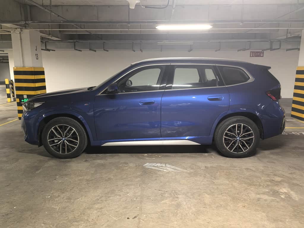 BMW iX1 eDrive25L M Sport Package (2023)