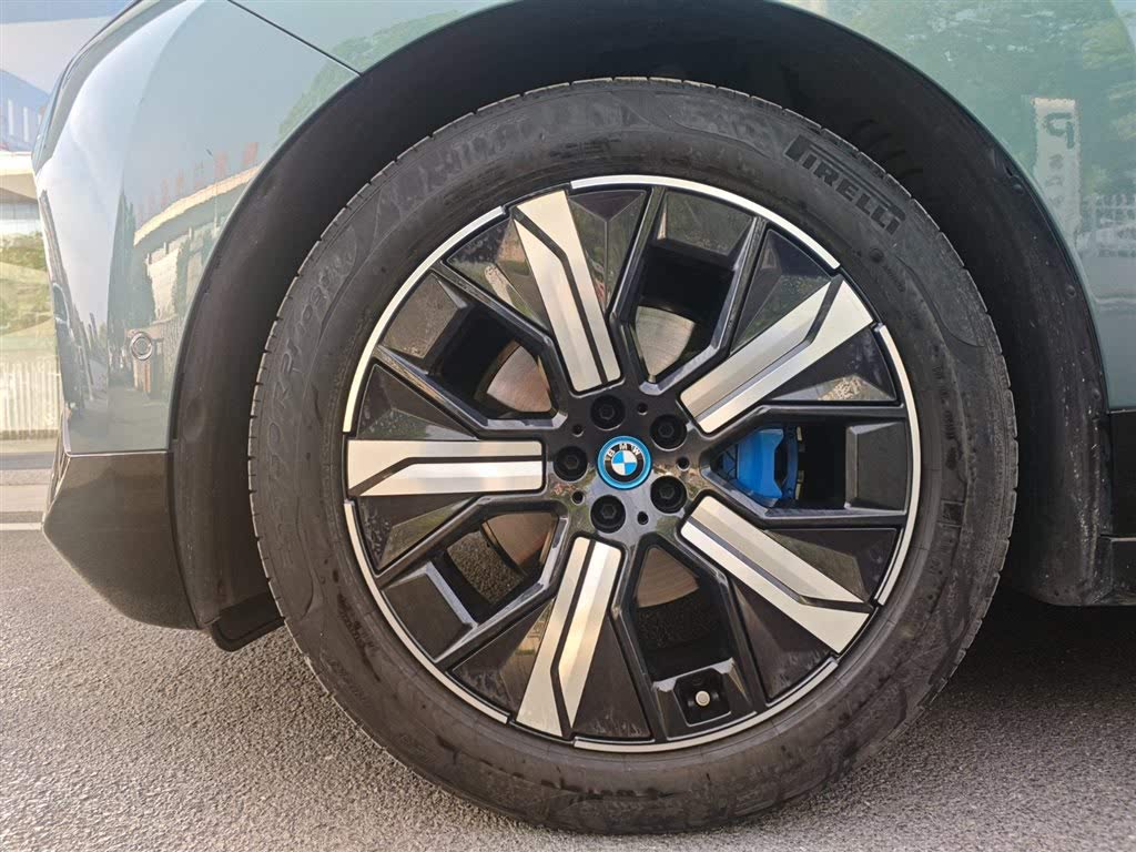 BMW iX xDrive40 2022 года