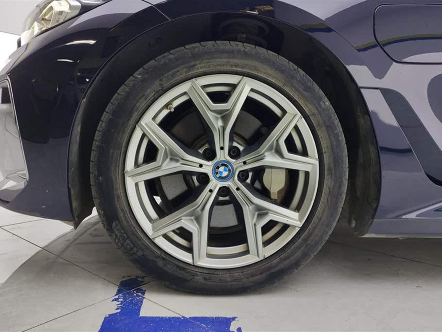 BMW i3 eDrive35L 2022 года