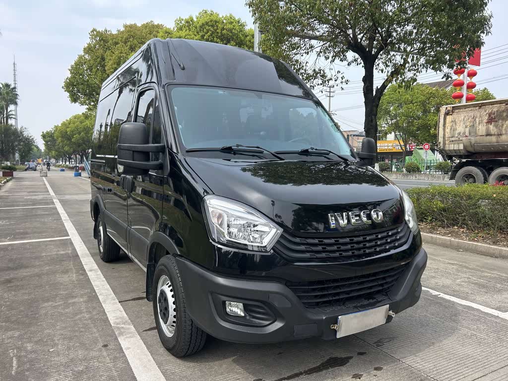 IVECO Ousheng 2021 2.0T MT короткая база, высокая крыша, боковая сдвижная дверь F1A