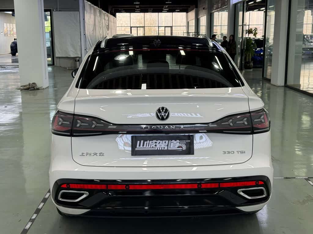 Volkswagen Tiguan X 2021 330TSI Передний привод Flagship
