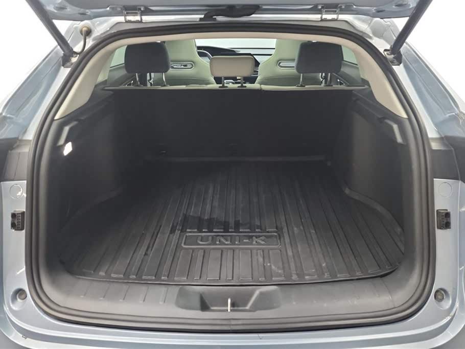 Changan UNI-K iDD 2022 1.5T (130 км) Prestige