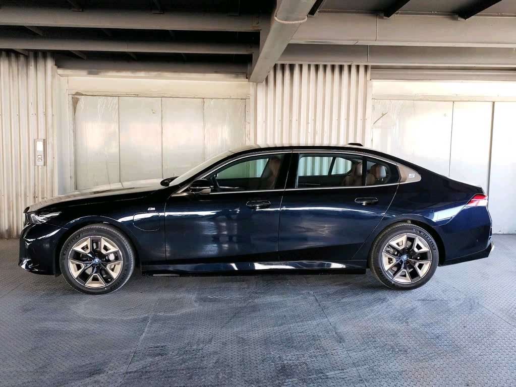 BMW i5 eDrive35L M Sport Package 2024