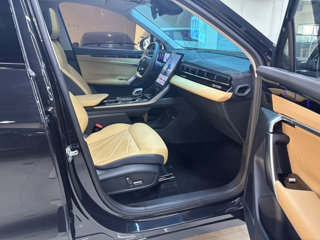 Geely Boyue L 2023 1.5TD DCT Premium