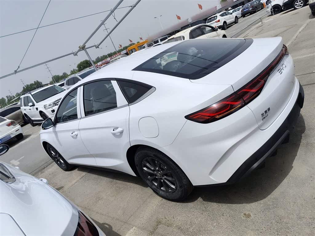 BYD Qin L DM-i 80KM Leading Edition 2024