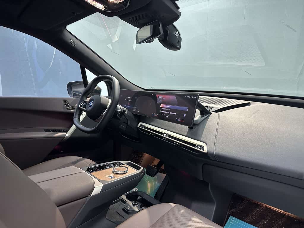 BMW iX xDrive40 2022 года