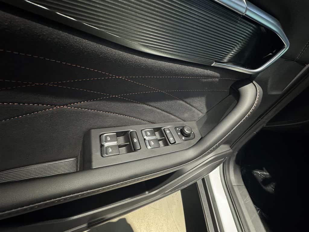 Geely Haoyue L 2.0T DCT Premium 2025