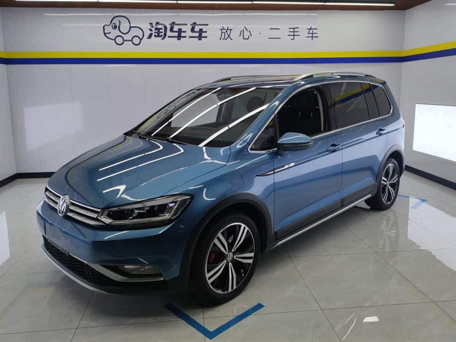 Volkswagen Touran L 280TSI DSG Adventure 7-местный, 2021 год