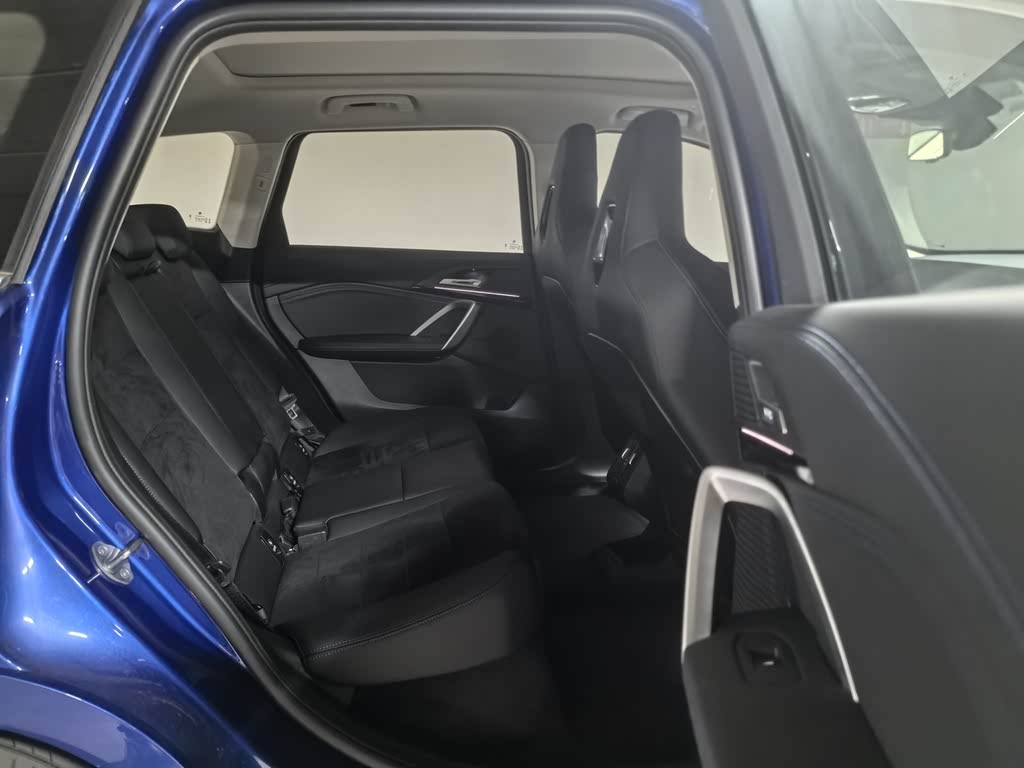 BMW iX1 eDrive25L M Sport Package (2023)