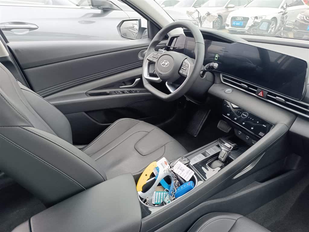 Hyundai Elantra 2022 1.5L CVT GLS Leading Edition
