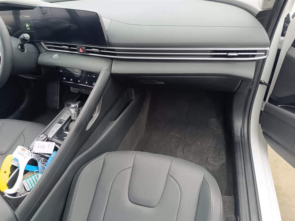 Hyundai Elantra 2022 1.5L CVT GLS Leading Edition