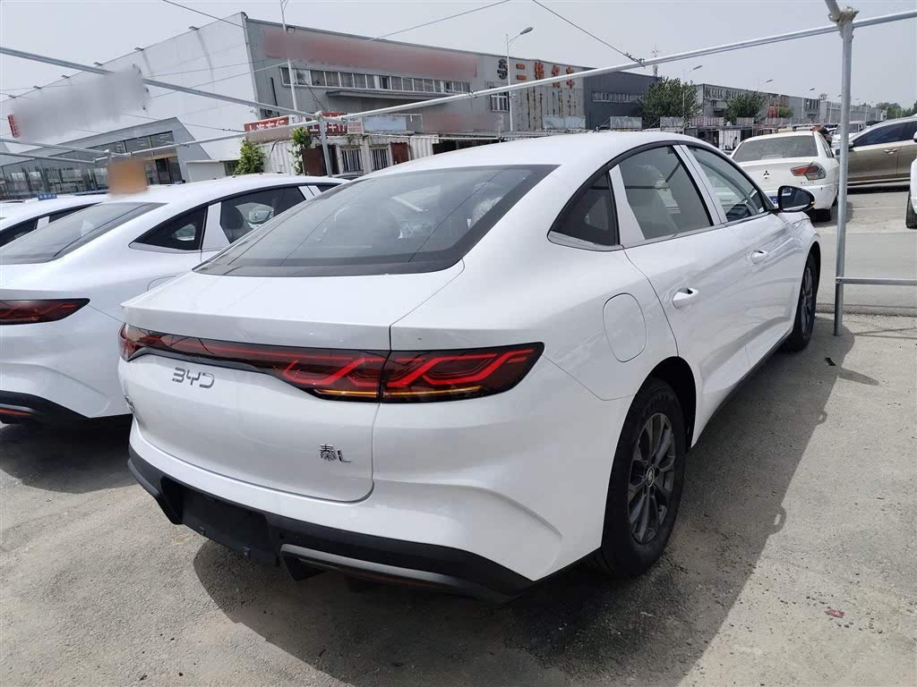 BYD Qin L DM-i 80KM Leading Edition 2024