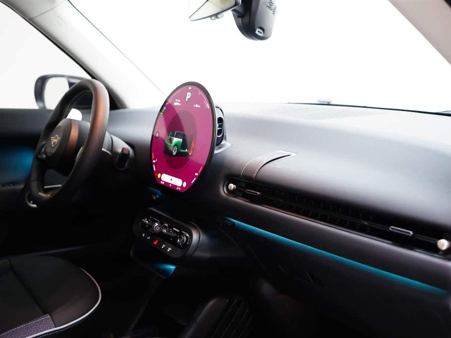 Электрический MINI Cooper COOPER E Classic 2024 с запасом хода 456 км