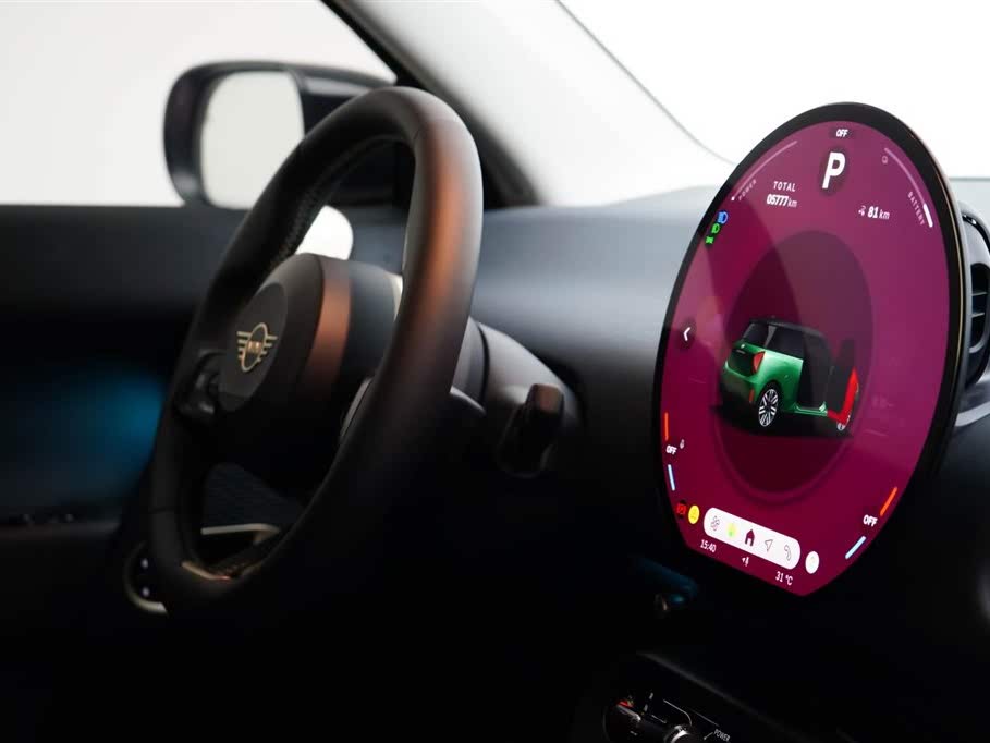 Электрический MINI Cooper COOPER E Classic 2024 с запасом хода 456 км