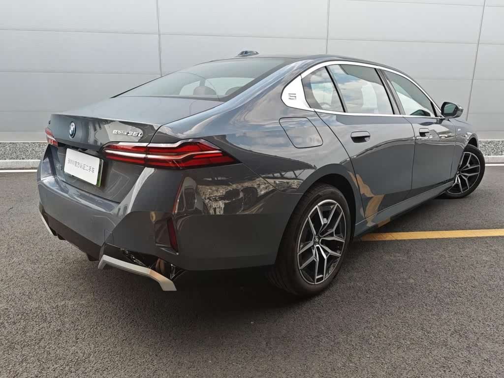 BMW i5 eDrive35L M Sport Package 2024