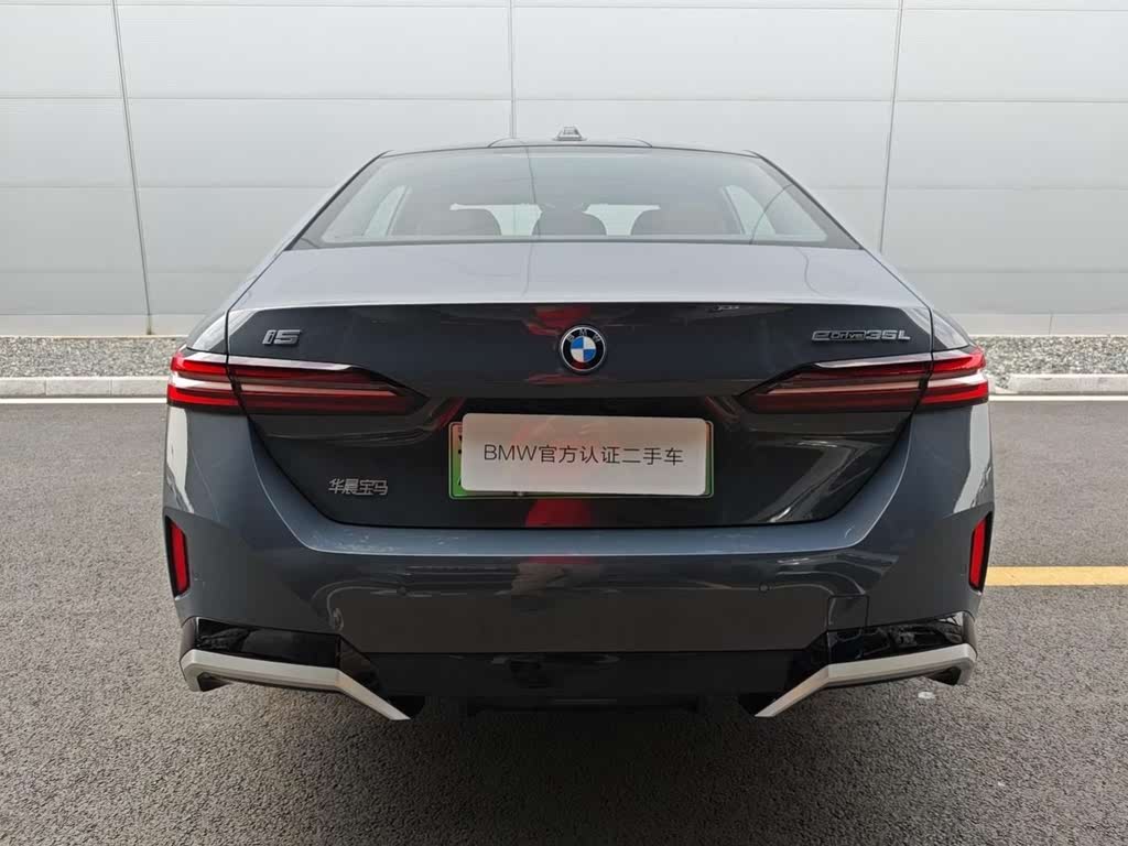 BMW i5 eDrive35L M Sport Package 2024