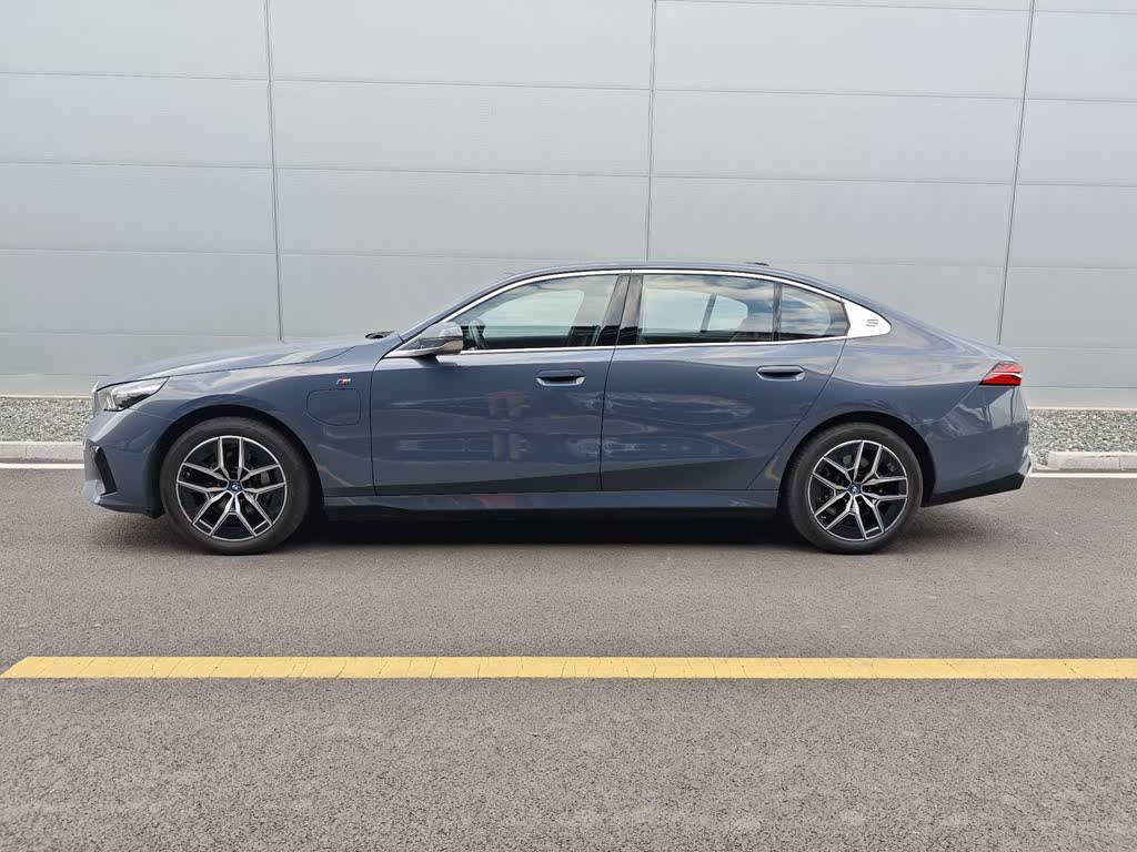 BMW i5 eDrive35L M Sport Package 2024