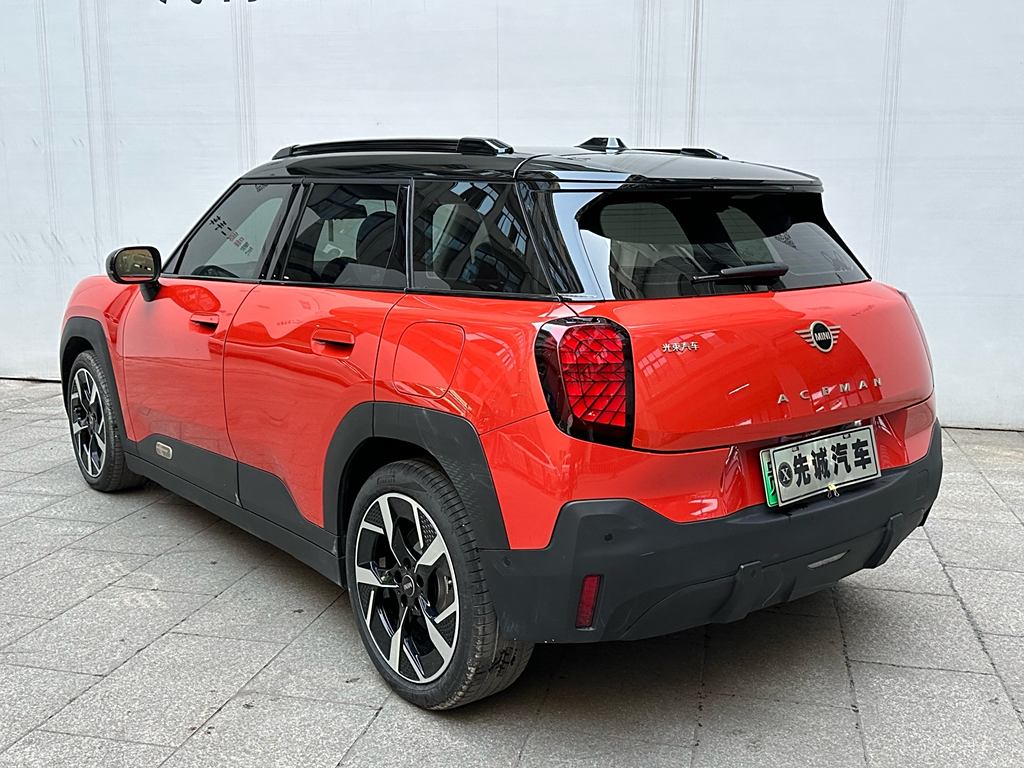 Электромобиль MINI Aceman E Classic 2024