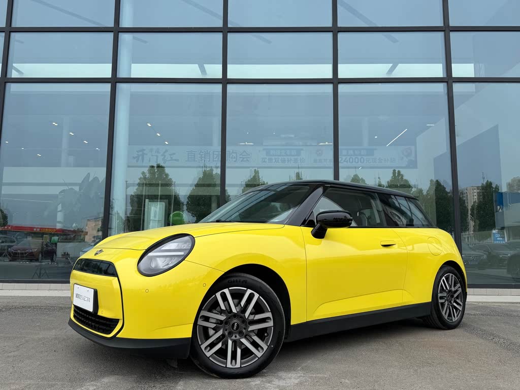 Электрический MINI Cooper COOPER E Classic 2024 модельного года, запас хода 456 км