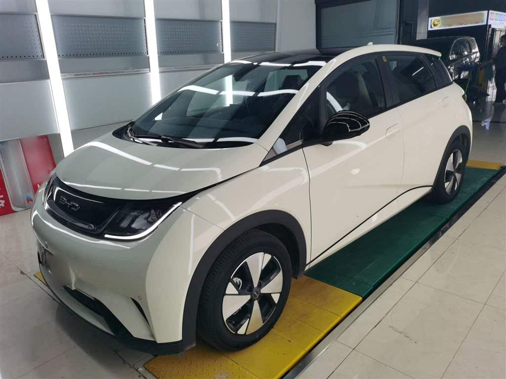 BYD Dolphin 2023 420km Fashion Edition