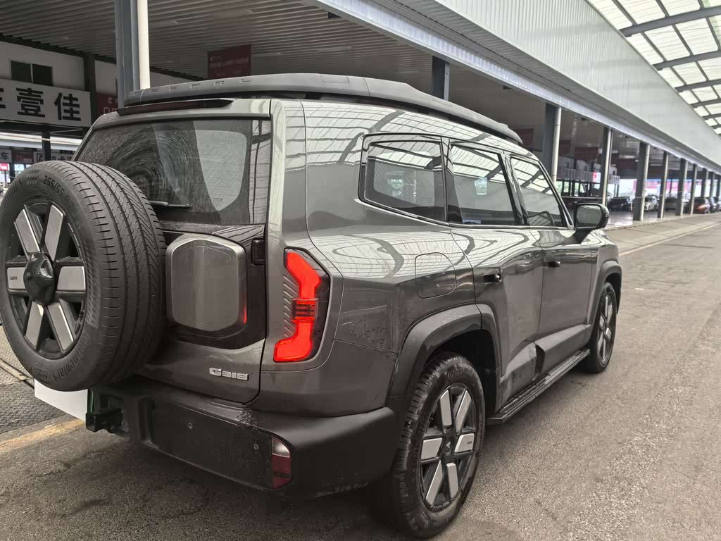 Deepal G318 2024 года, полноприводная версия с пневмоподвеской.