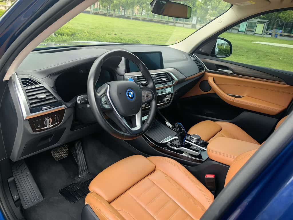 BMW iX3 2021 Leading Edition