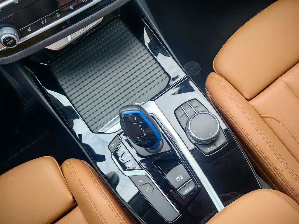 BMW iX3 2021 Leading Edition