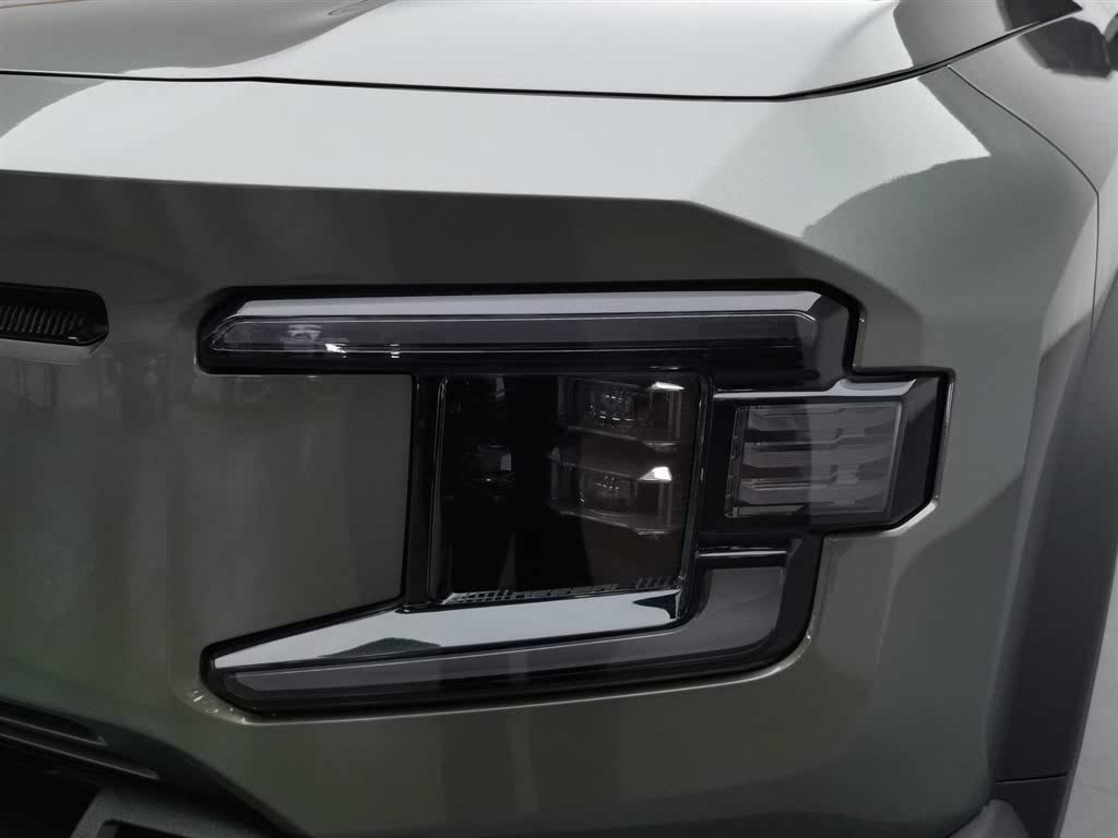 Deepal G318 2024, полноприводная версия с пневмоподвеской.