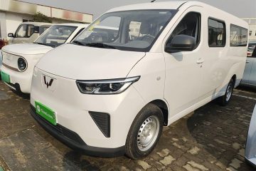 Wuling Yangguang 2024 300KM Comfort Passenger Van 75kW