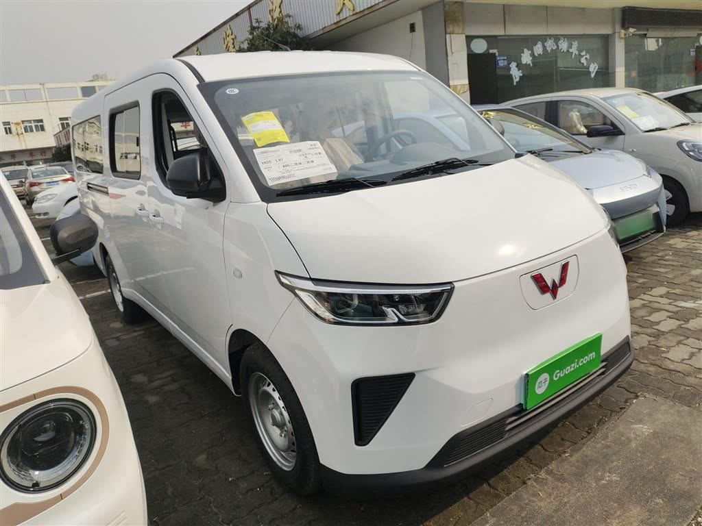 Wuling Yangguang 2024 300KM Comfort Passenger Van 75kW