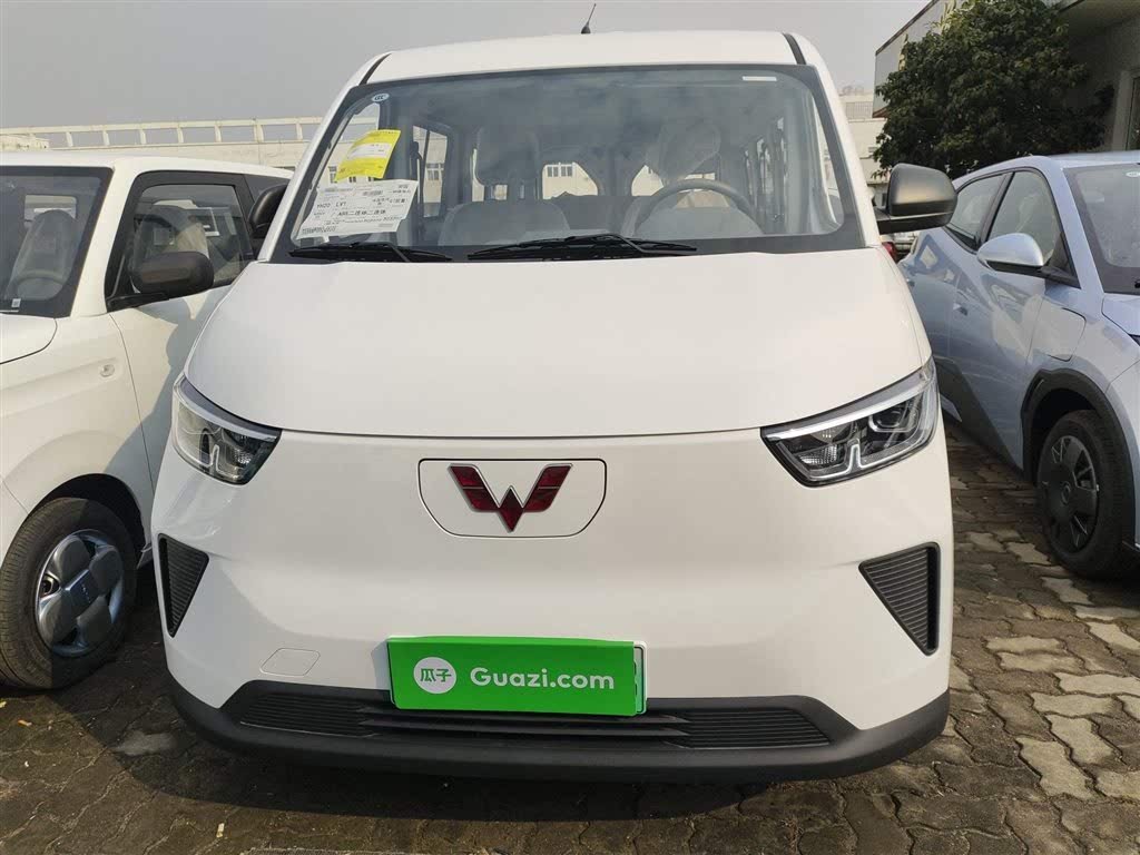Wuling Yangguang 2024 300KM Comfort Passenger Van 75kW