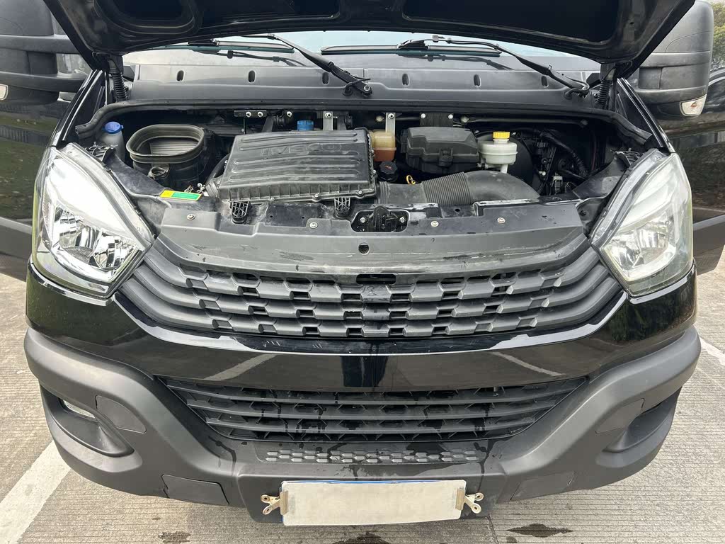 IVECO Ousheng 2021 2.0T MT короткая база, высокая крыша, боковая сдвижная дверь F1A