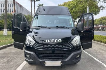 IVECO Ousheng 2021 2.0T MT короткая база, высокая крыша, боковая сдвижная дверь F1A