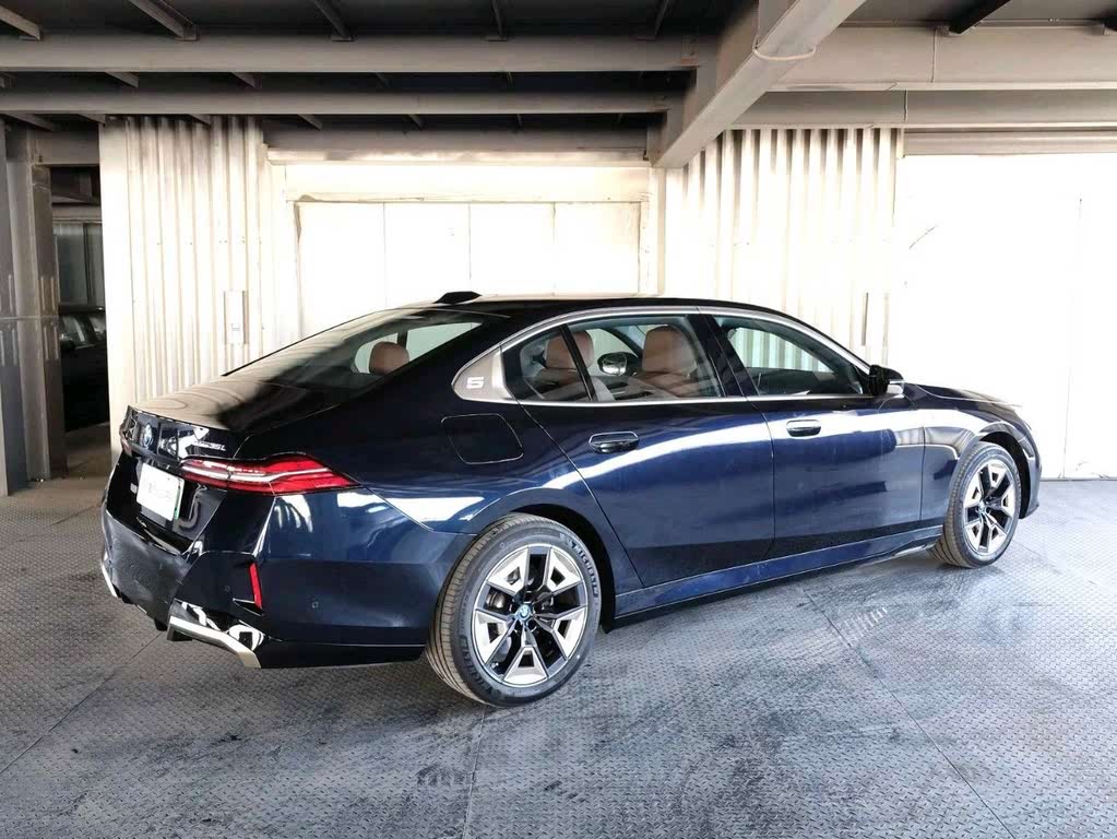BMW i5 eDrive35L M Sport Package 2024