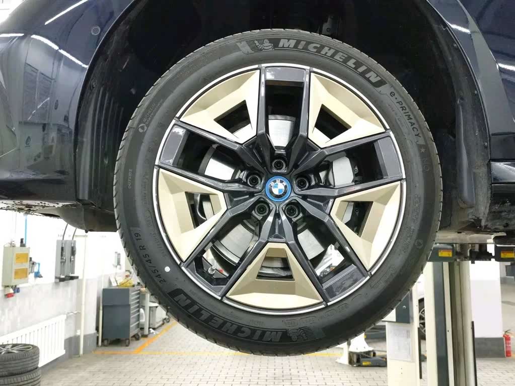 BMW i5 eDrive35L M Sport Package 2024