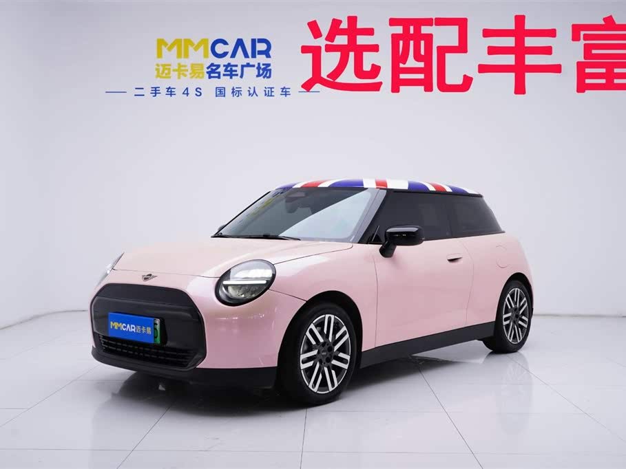 Электрический MINI Cooper COOPER E Classic 2024 с запасом хода 456 км